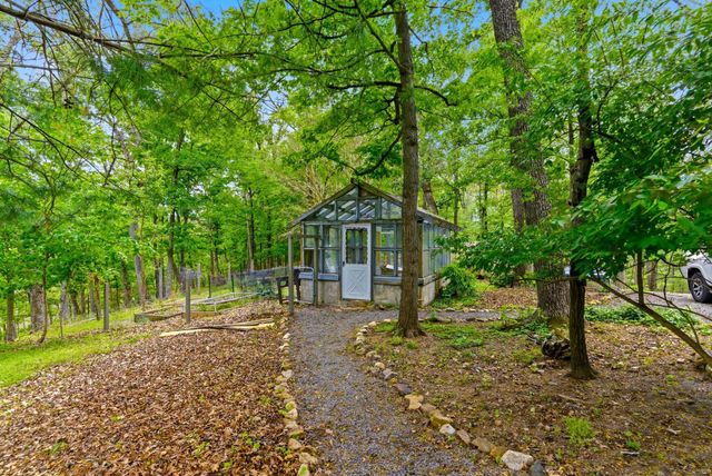 500 LARGENT HEIGHTS LN, Great Cacapon, WV 25422