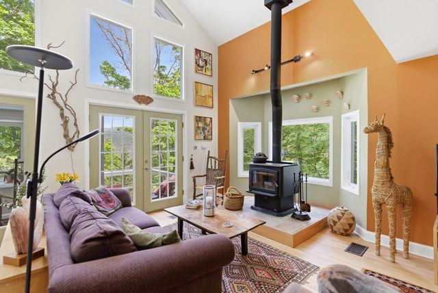 500 LARGENT HEIGHTS LN, Great Cacapon, WV 25422