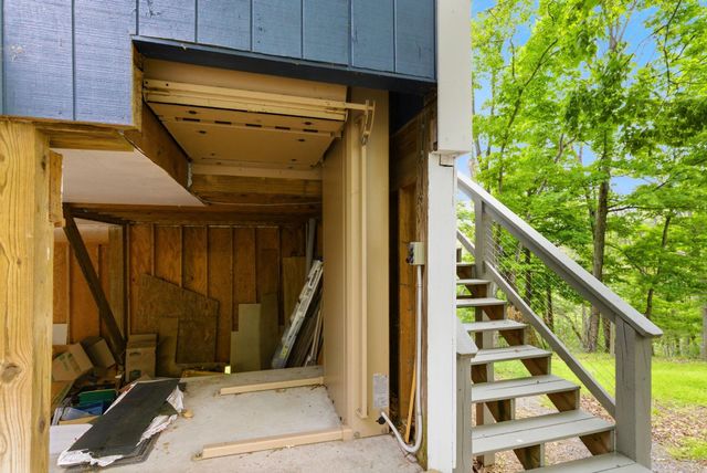 500 LARGENT HEIGHTS LN, Great Cacapon, WV 25422
