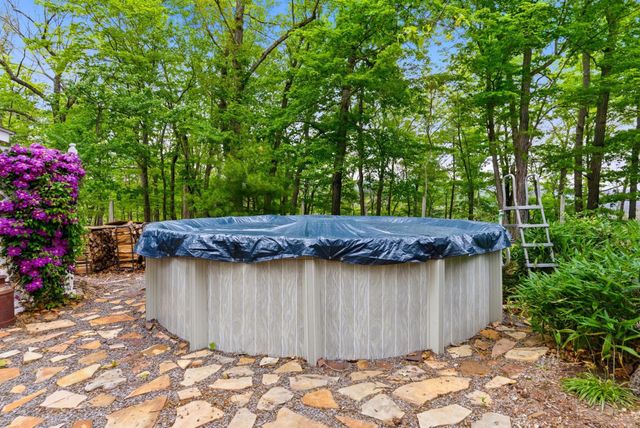 500 LARGENT HEIGHTS LN, Great Cacapon, WV 25422