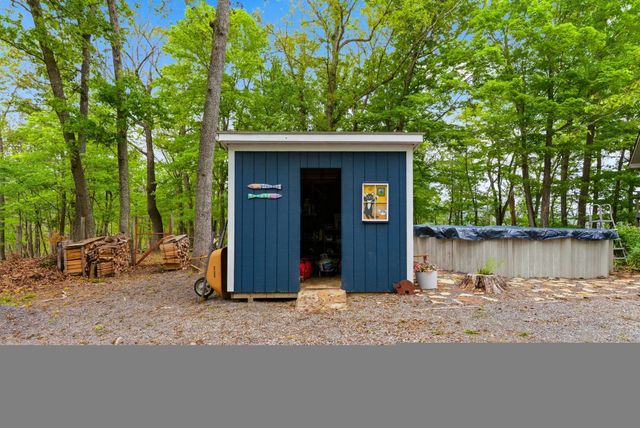 500 LARGENT HEIGHTS LN, Great Cacapon, WV 25422