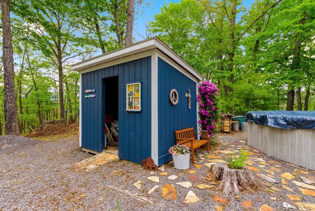500 LARGENT HEIGHTS LN, Great Cacapon, WV 25422