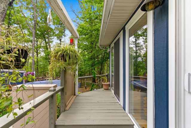 500 LARGENT HEIGHTS LN, Great Cacapon, WV 25422