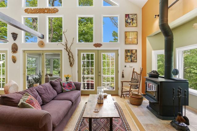 500 LARGENT HEIGHTS LN, Great Cacapon, WV 25422