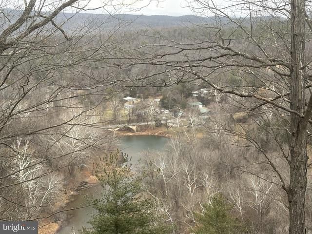 500 LARGENT HEIGHTS LN, Great Cacapon, WV 25422