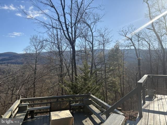 500 LARGENT HEIGHTS LN, Great Cacapon, WV 25422
