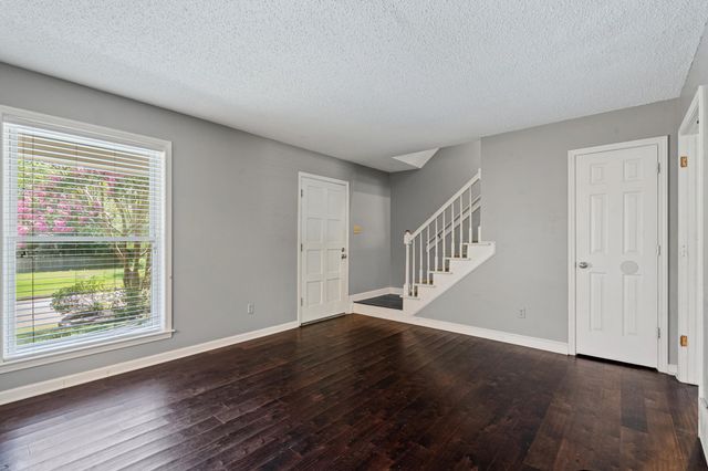 461 DOVE VALLEY DR, Collierville, TN 38017
