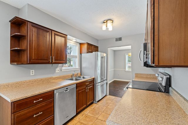 461 DOVE VALLEY DR, Collierville, TN 38017