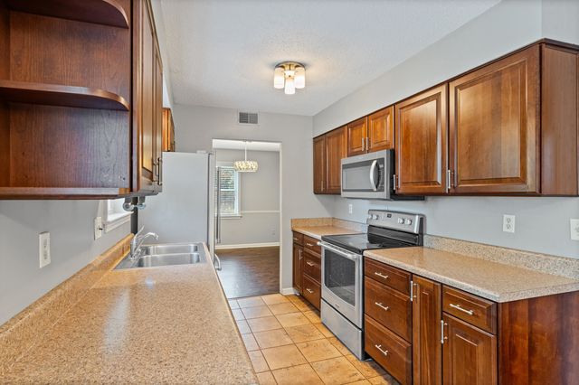 461 DOVE VALLEY DR, Collierville, TN 38017