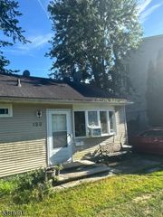 122 Dawes Hwy, Pompton Lakes Boro, NJ 07442
