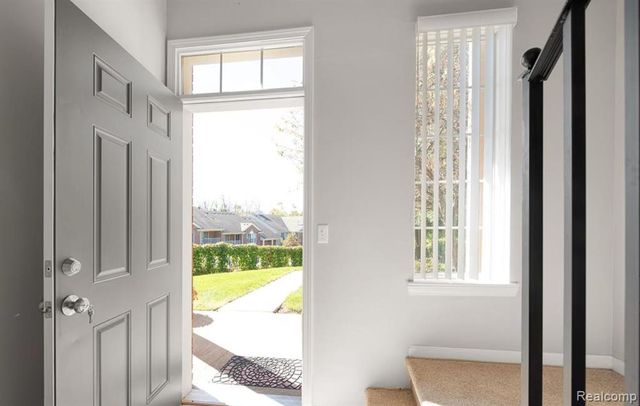 1845 Flagstone Circle, Rochester, MI 48307