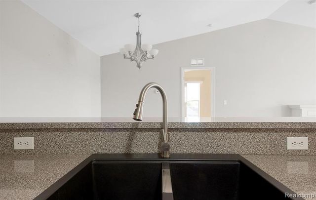 1845 Flagstone Circle, Rochester, MI 48307