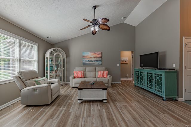 3817 Timber View Drive, Evansville, IN 47715