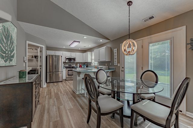 3817 Timber View Drive, Evansville, IN 47715