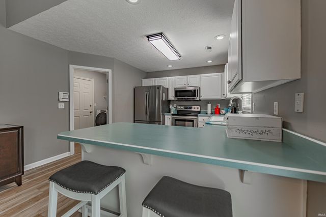 3817 Timber View Drive, Evansville, IN 47715