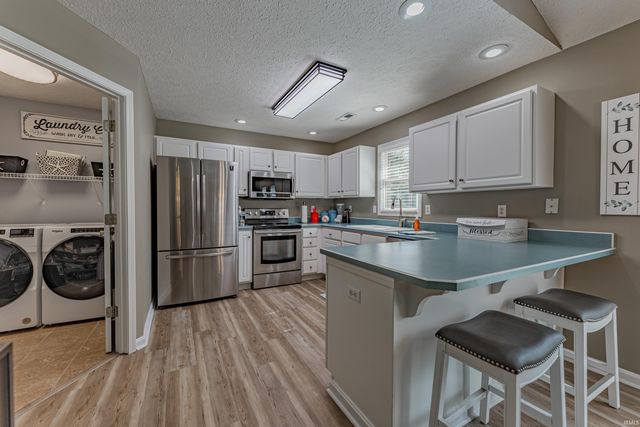 3817 Timber View Drive, Evansville, IN 47715