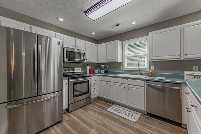 3817 Timber View Drive, Evansville, IN 47715