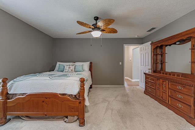 3817 Timber View Drive, Evansville, IN 47715