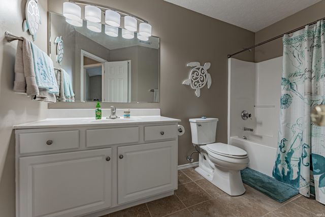 3817 Timber View Drive, Evansville, IN 47715