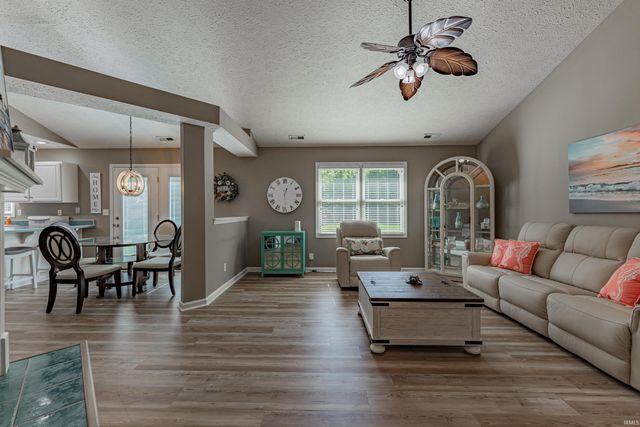 3817 Timber View Drive, Evansville, IN 47715