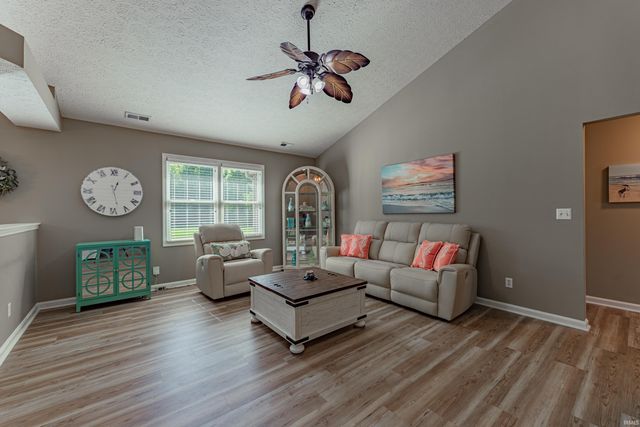 3817 Timber View Drive, Evansville, IN 47715