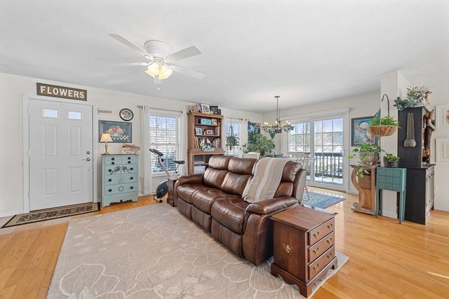 5 Glen Echo Shore Rd, Charlton, MA 01507