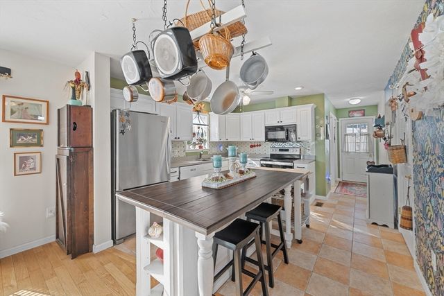 5 Glen Echo Shore Rd, Charlton, MA 01507