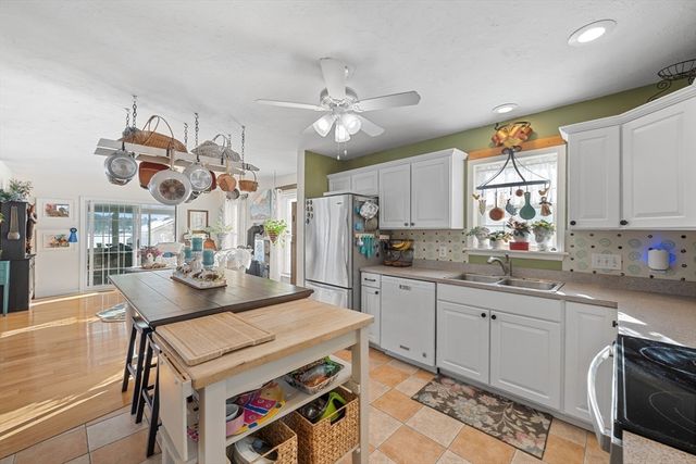 5 Glen Echo Shore Rd, Charlton, MA 01507