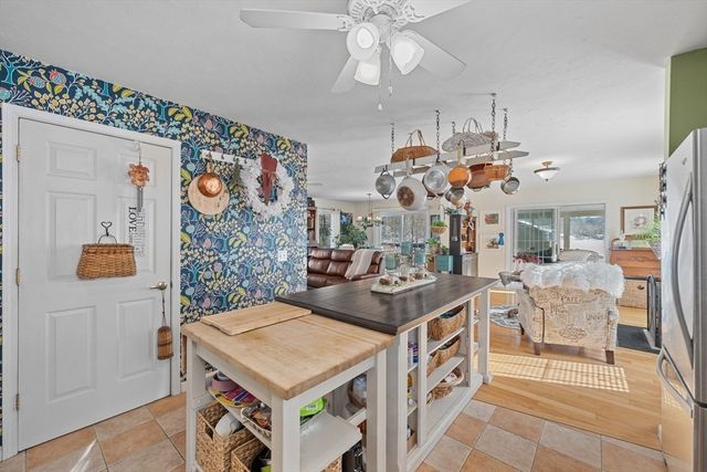 5 Glen Echo Shore Rd, Charlton, MA 01507