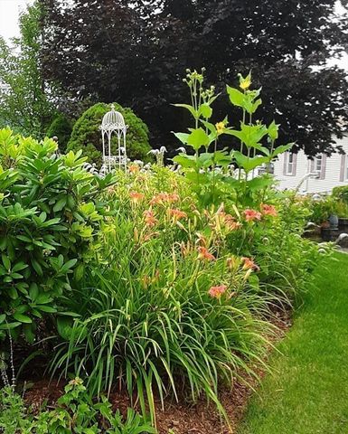 5 Glen Echo Shore Rd, Charlton, MA 01507