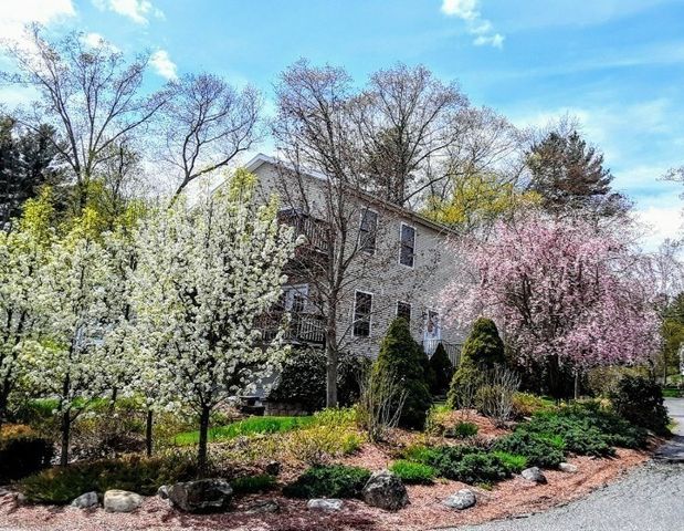 5 Glen Echo Shore Rd, Charlton, MA 01507