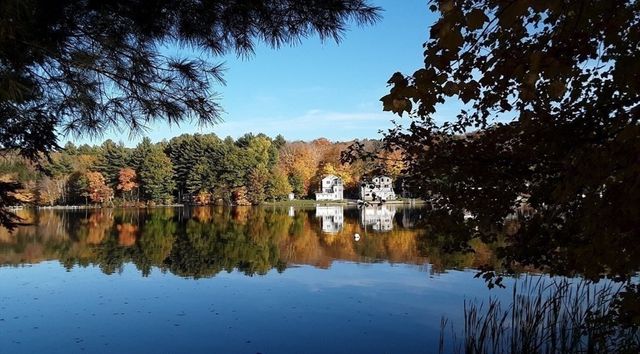 5 Glen Echo Shore Rd, Charlton, MA 01507