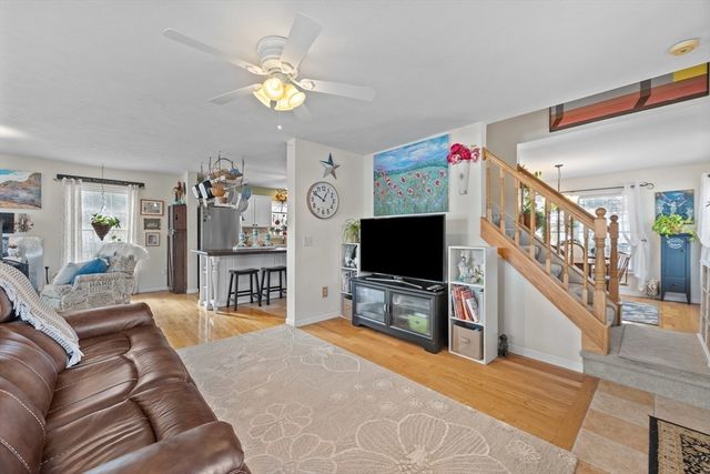 5 Glen Echo Shore Rd, Charlton, MA 01507