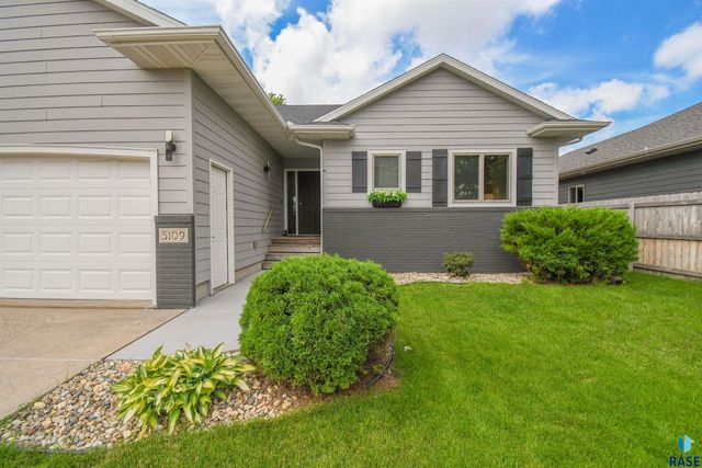 5109 S Manchester Ct Court, Sioux Falls, SD 57108
