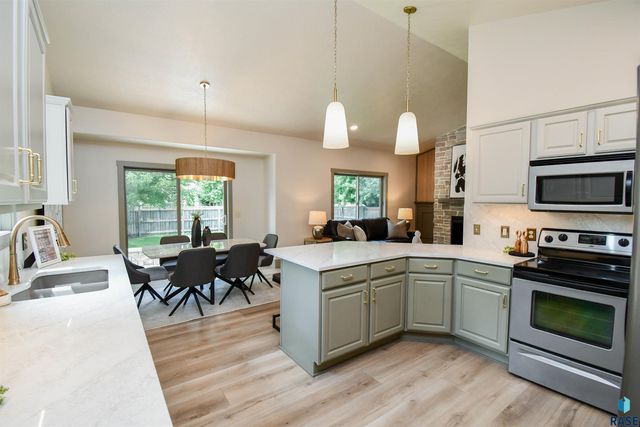 5109 S Manchester Ct Court, Sioux Falls, SD 57108