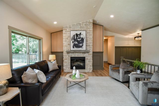 5109 S Manchester Ct Court, Sioux Falls, SD 57108