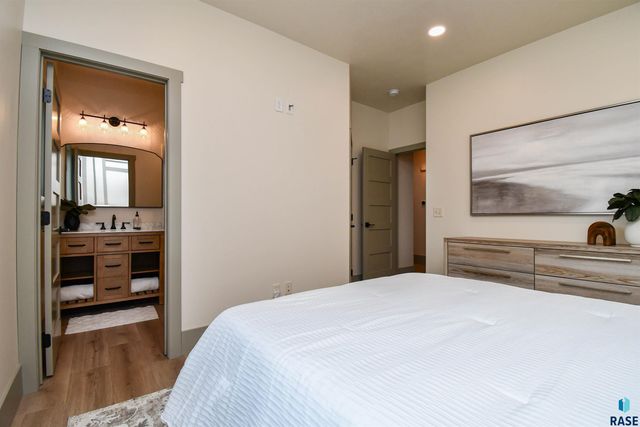 5109 S Manchester Ct Court, Sioux Falls, SD 57108