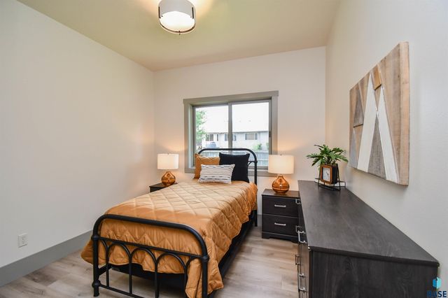 5109 S Manchester Ct Court, Sioux Falls, SD 57108