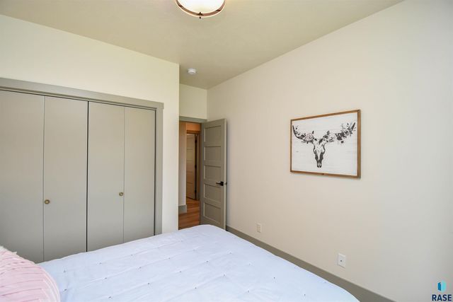 5109 S Manchester Ct Court, Sioux Falls, SD 57108