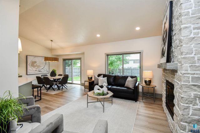 5109 S Manchester Ct Court, Sioux Falls, SD 57108