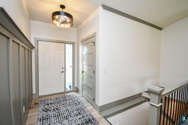 5109 S Manchester Ct Court, Sioux Falls, SD 57108
