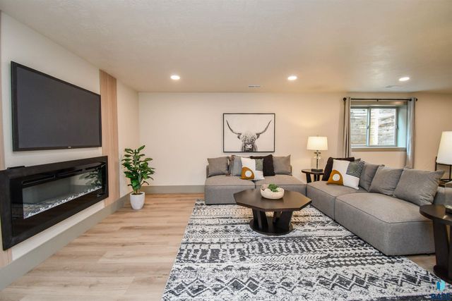5109 S Manchester Ct Court, Sioux Falls, SD 57108