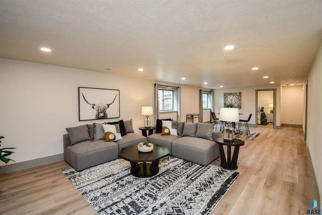 5109 S Manchester Ct Court, Sioux Falls, SD 57108