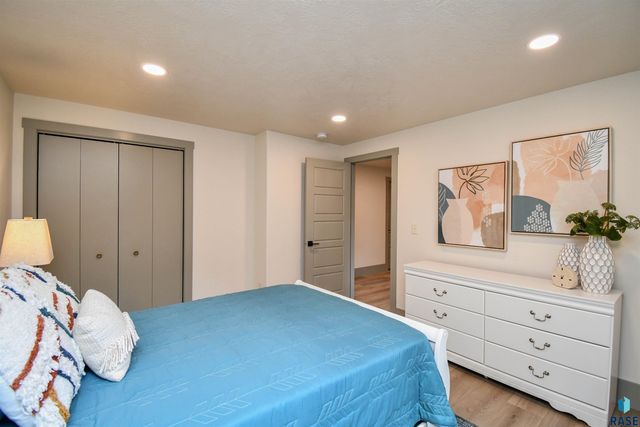 5109 S Manchester Ct Court, Sioux Falls, SD 57108