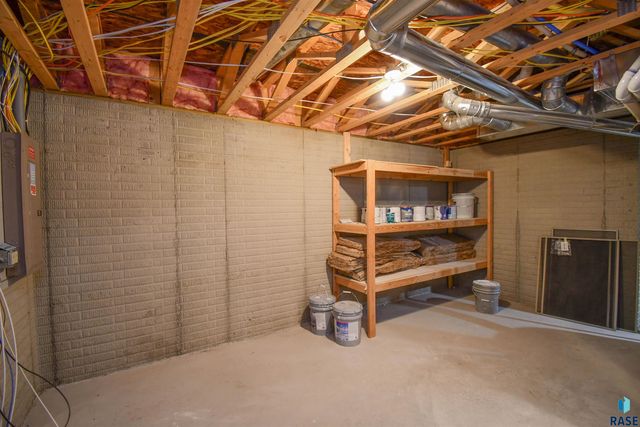 5109 S Manchester Ct Court, Sioux Falls, SD 57108