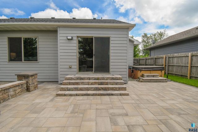 5109 S Manchester Ct Court, Sioux Falls, SD 57108