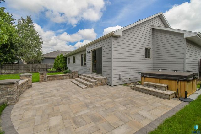 5109 S Manchester Ct Court, Sioux Falls, SD 57108