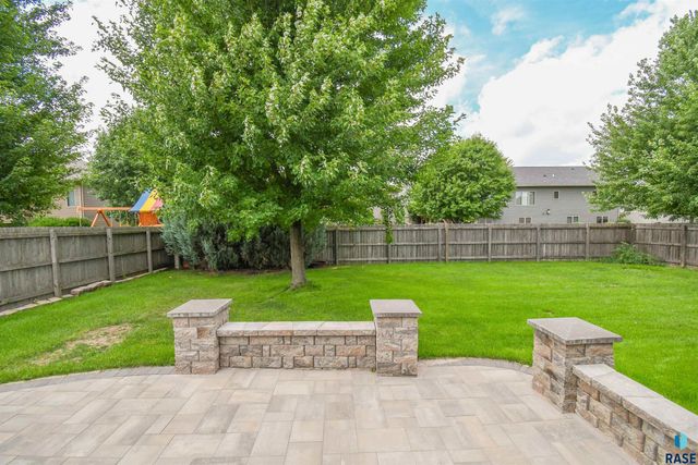 5109 S Manchester Ct Court, Sioux Falls, SD 57108