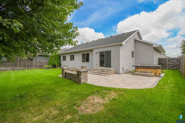 5109 S Manchester Ct Court, Sioux Falls, SD 57108