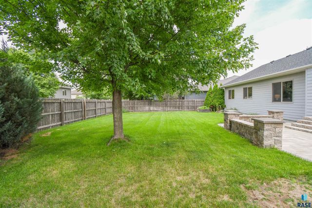 5109 S Manchester Ct Court, Sioux Falls, SD 57108